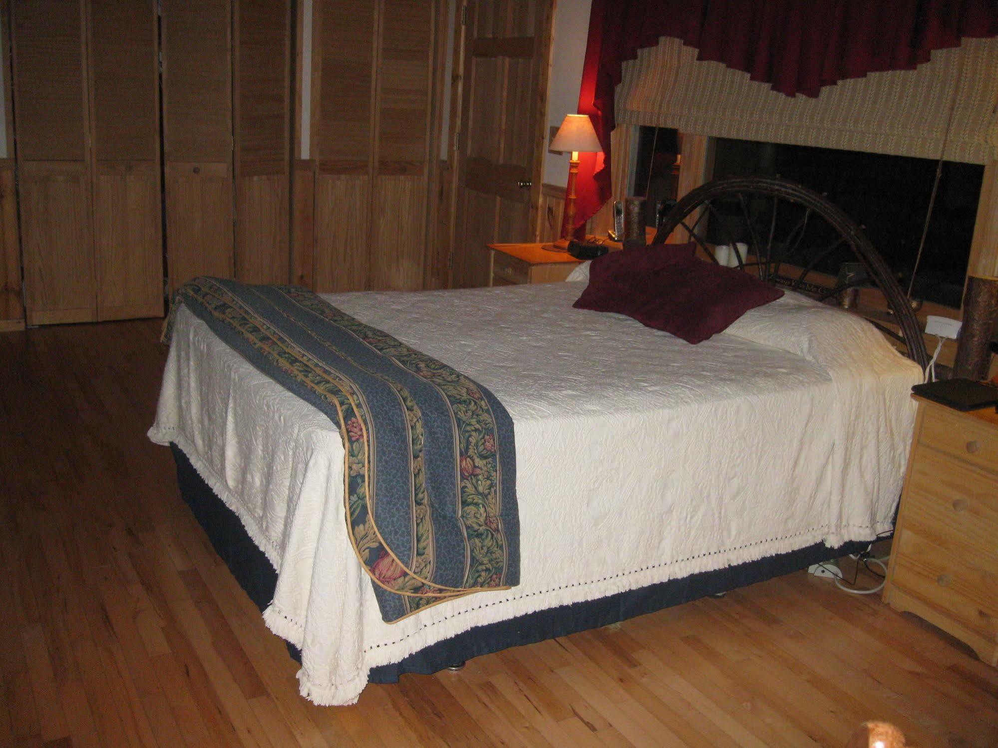 Buffalo Creek Bed And Breakfast รอบบินส์วิลล์ ภายนอก รูปภาพ